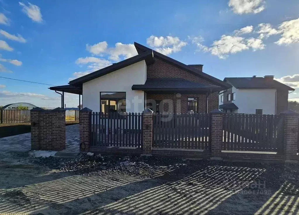 Дом в Курская область, Курский район, Моковский сельсовет, д. 1-я ... - Фото 1