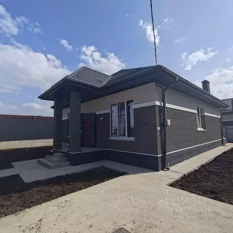 Дом в Адыгея, Тахтамукайский район, Энемское городское поселение, ... - Фото 1