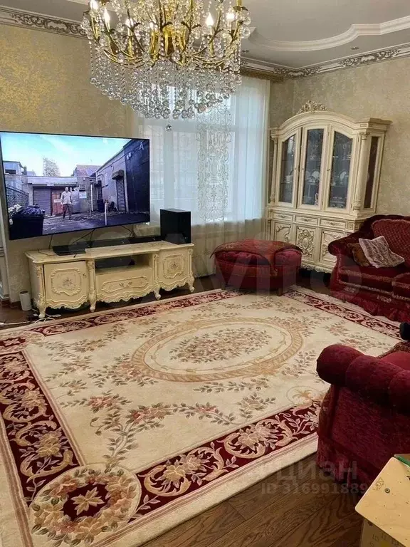 5-к кв. Дагестан, Махачкала ул. Абдуллы Гаджиева (220.0 м) - Фото 0