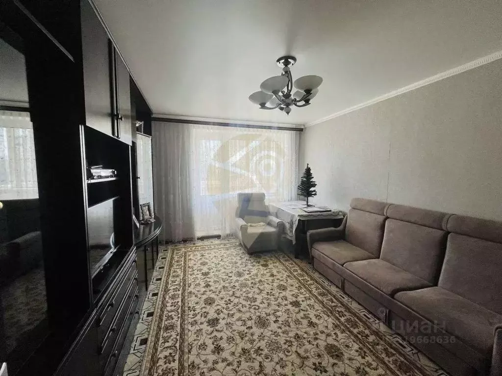 3-к кв. Белгородская область, Губкин Севастопольская ул., 12 (59.55 м) - Фото 0