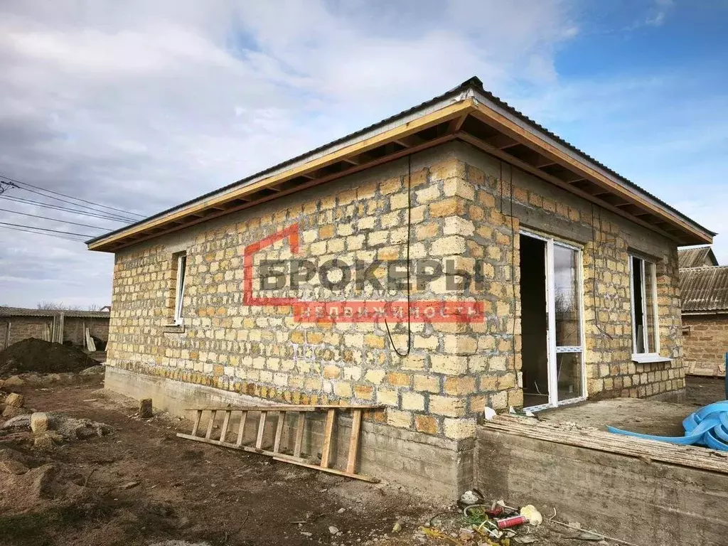 Дом в Крым, Симферопольский район, Добровское с/пос, с. Пионерское ул. ... - Фото 1