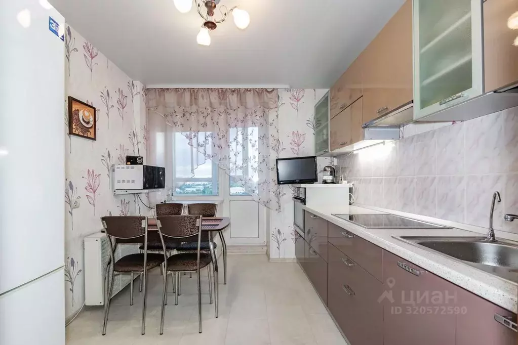 3-к кв. Свердловская область, Екатеринбург ул. Бебеля, 184 (77.0 м) - Фото 1