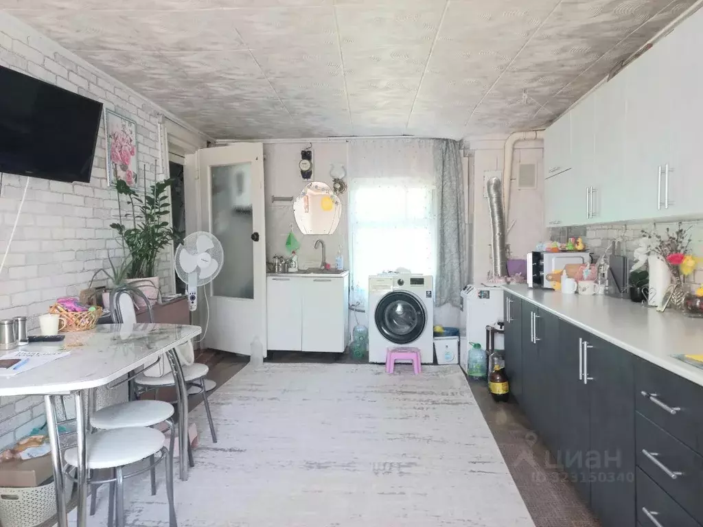 Дом в Татарстан, Казань ул. Оренбургский Тракт, 40 (150 м) - Фото 1