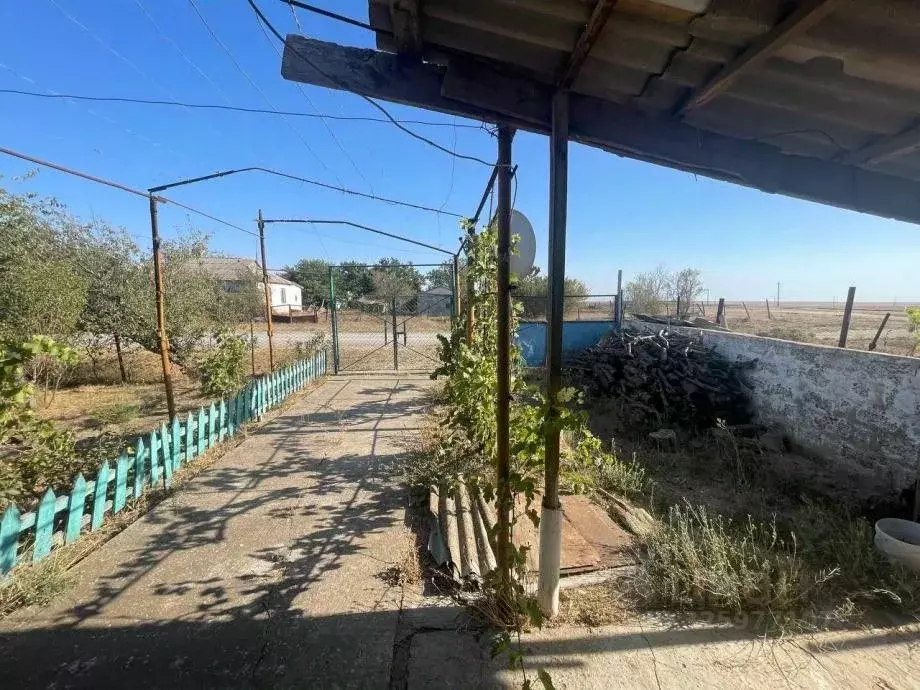 Дом в Крым, Черноморский район, Новоивановское с/пос, с. Хмелево ул. ... - Фото 2