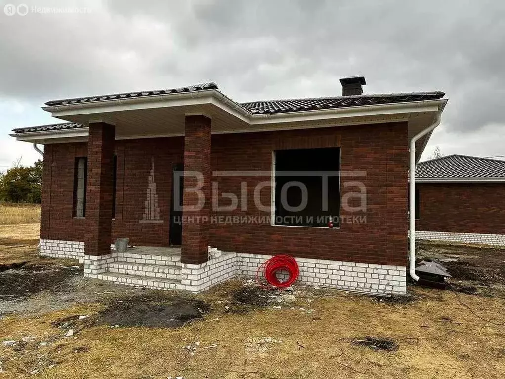 Дом в село Новая Усмань, Курская улица (100 м) - Фото 1