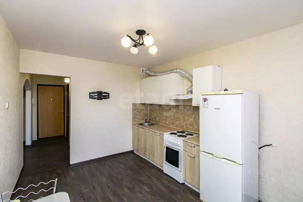 2-к кв. Тюменская область, Тюмень ул. 50 лет Октября, 80 (73.8 м) - Фото 1