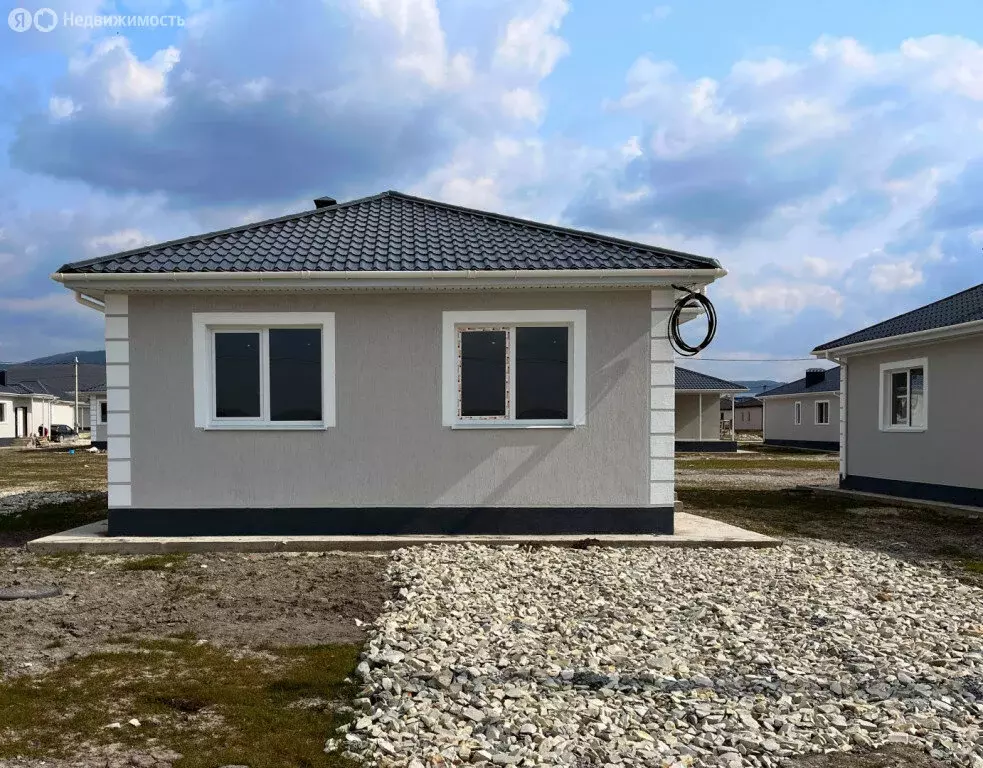 Дом в Семигорский, Центральная улица (65 м) - Фото 1