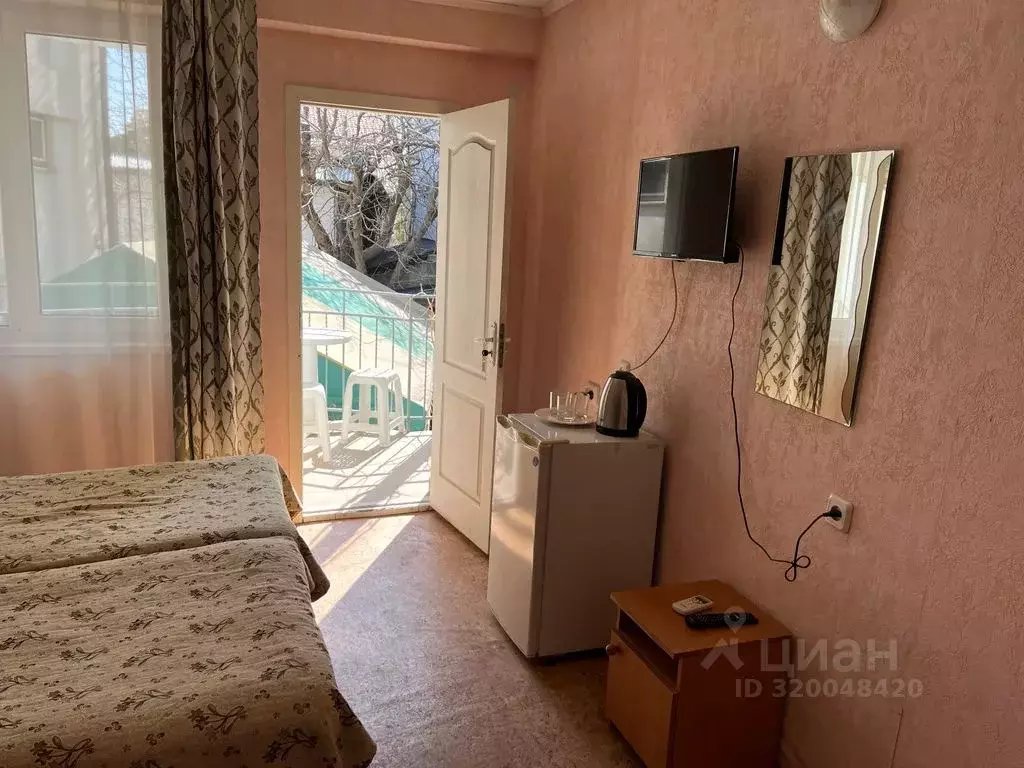 Комната Крым, Алушта ул. Первомайская, 32 - Фото 1