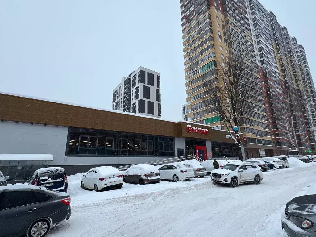 Торговая площадь в Удмуртия, Ижевск Базарная пл., 1 (680 м) - Фото 1