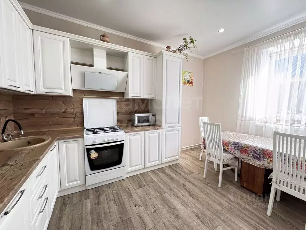 Дом в Оренбургская область, пос. Акбулак ул. Индустриальная, 33 (204 ... - Фото 1