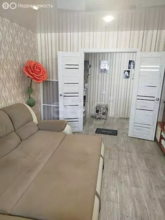 2-комнатная квартира: Новокручининский, Российская улица, 1 (48.7 м) - Фото 1