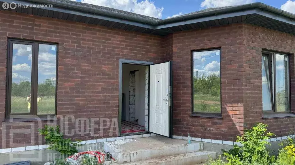 Дом в Волгоград, микрорайон Солнечный, Осенняя улица, 52 (150 м) - Фото 0