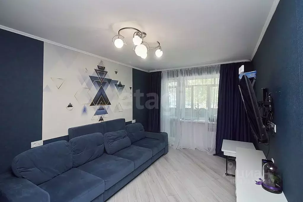 2-к кв. Тюменская область, Тюмень Одесская ул., 26 (44.6 м) - Фото 1