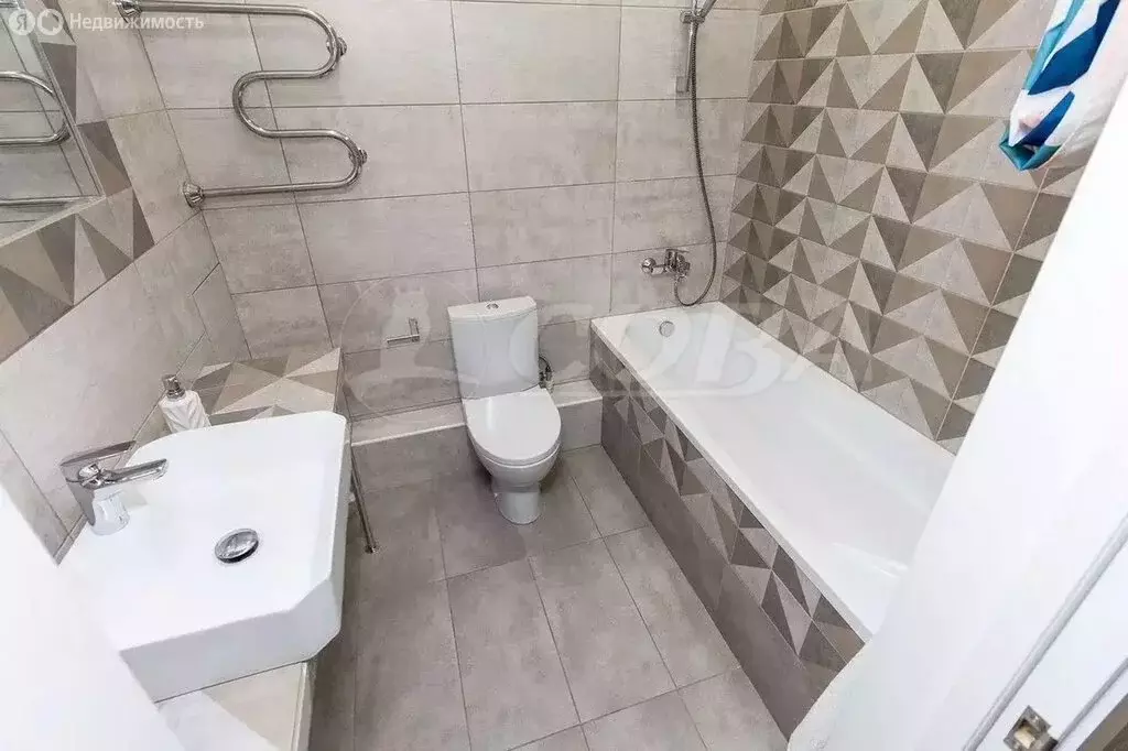 1-комнатная квартира: Тюмень, Комбинатская улица, 54к2 (44.9 м) - Фото 0