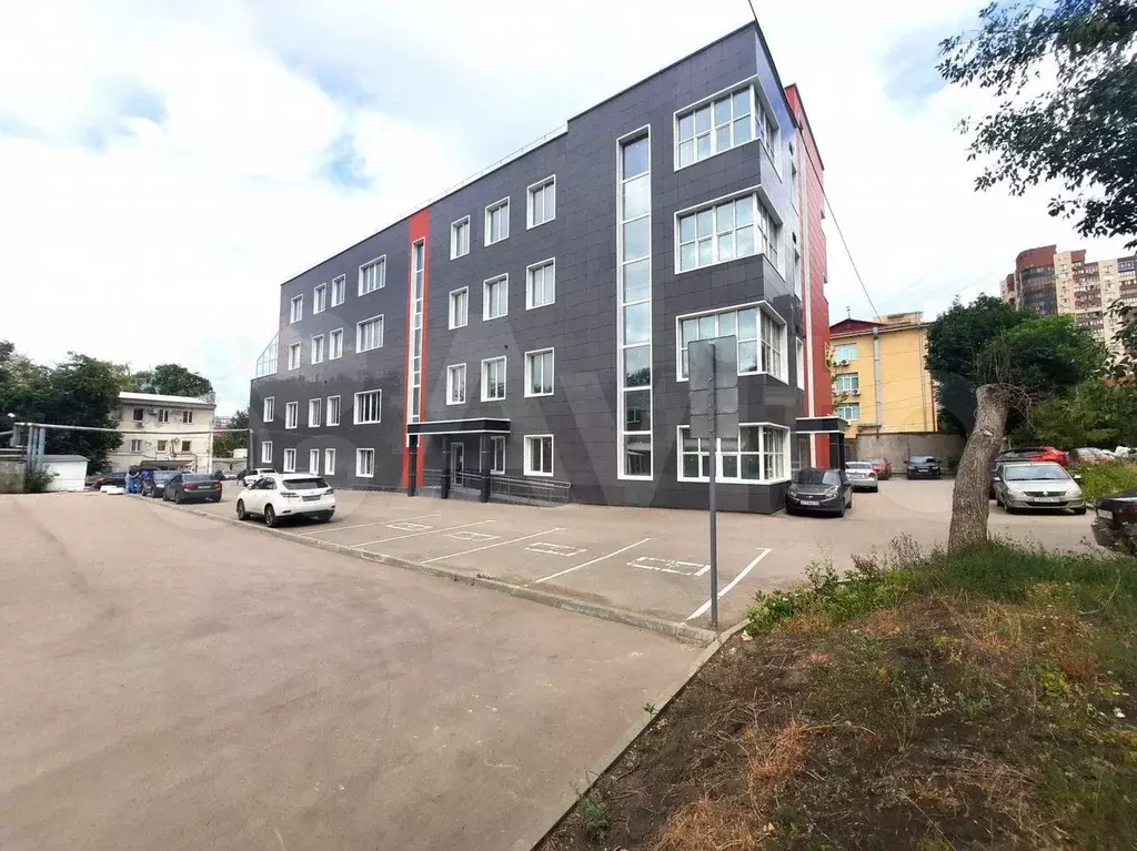 Продам отдельно стоящие здание с парковкой, 2 400 м - Фото 1