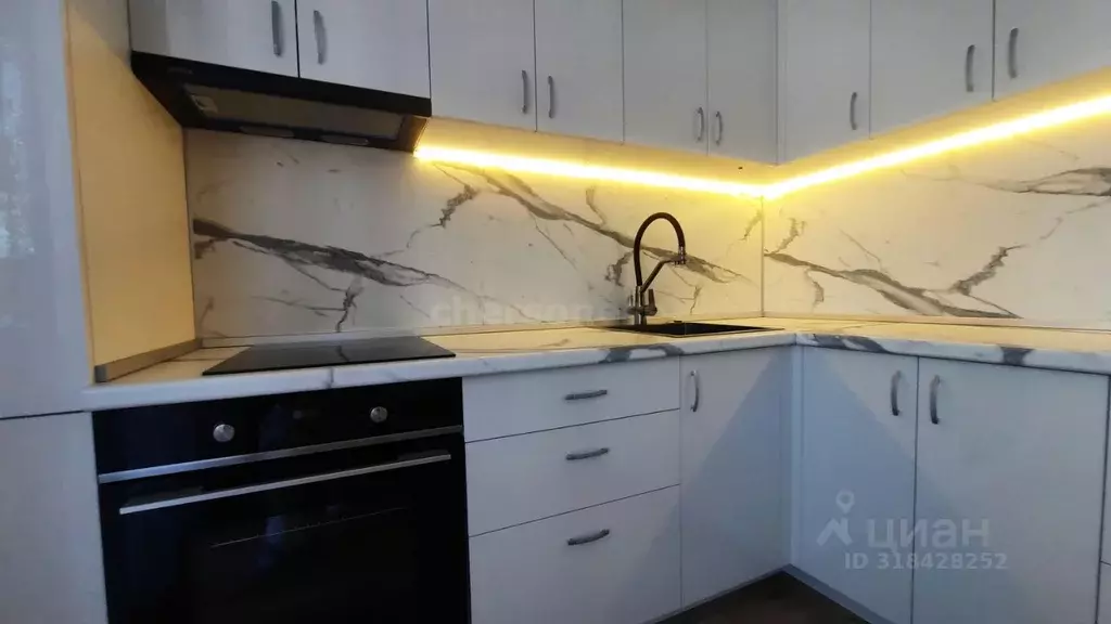 2-к кв. Севастополь ул. Токарева, 18Г (72.0 м) - Фото 0
