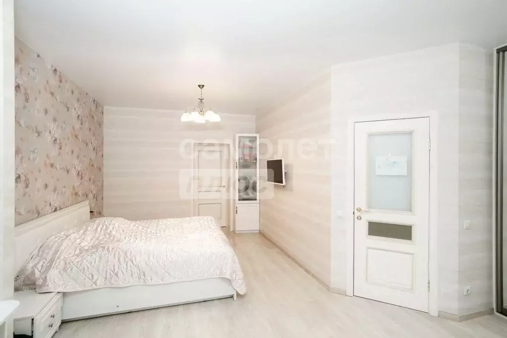 3-к кв. Омская область, Омск ул. Крупской, 14к4 (90.0 м) - Фото 0