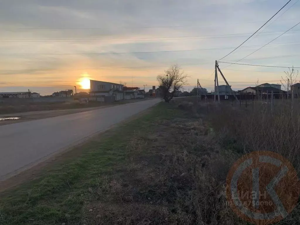 Участок в Крым, Евпатория городской округ, Заозерное пгт ул. Садовая ... - Фото 1