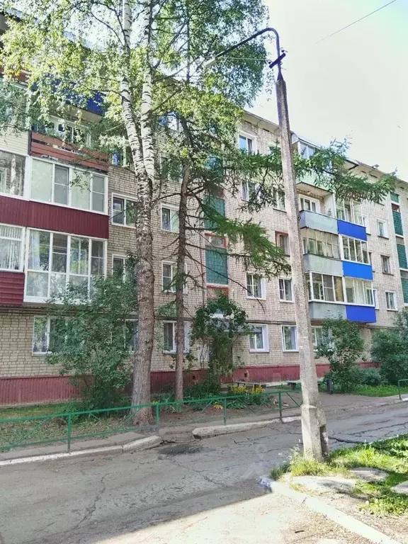 3-к кв. Кировская область, Кирово-Чепецк ул. Ленина, 64к2 (60.0 м) - Фото 0