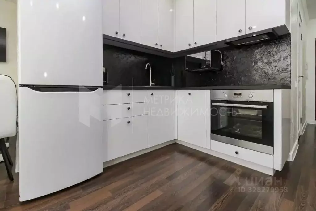 1-к кв. Тюменская область, Тюмень ул. Стройотрядовская, 12 (36.4 м) - Фото 1