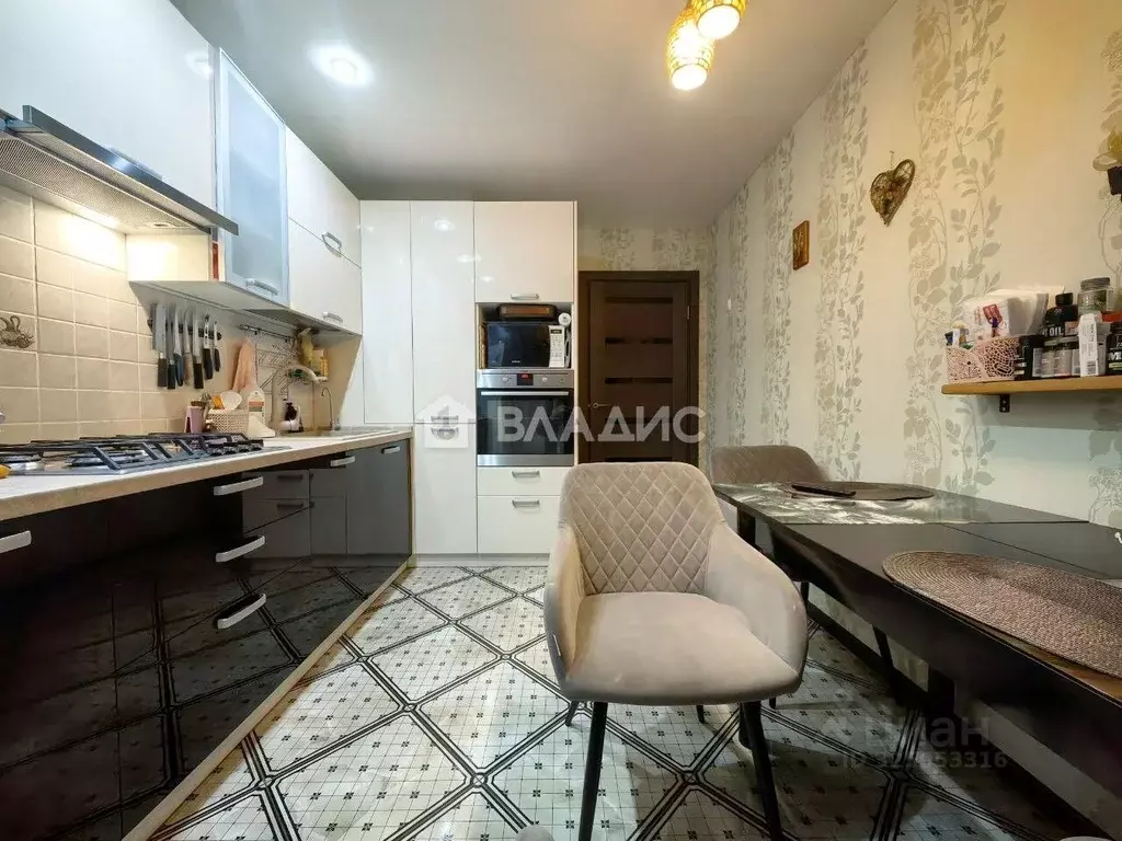 3-к кв. Смоленская область, Смоленск Колхозный пер., 15Г (90.0 м) - Фото 1