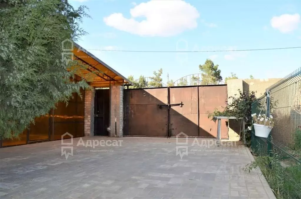 Дом в Волгоградская область, Волгоград ул. Академика Палладина (239 м) - Фото 2