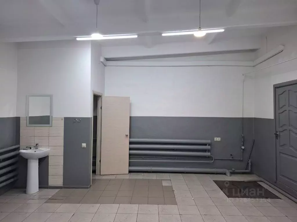 Помещение свободного назначения в Алтайский край, Барнаул ул. Южные ... - Фото 1