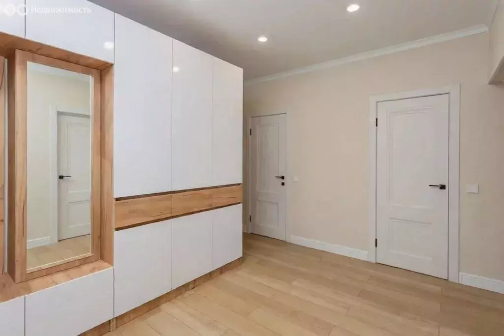 2-комнатная квартира: Тюмень, улица Владислава Крапивина, 4 (66 м) - Фото 1