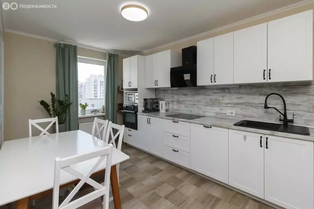 3-комнатная квартира: Тюмень, улица Монтажников, 61 (74.8 м) - Фото 2