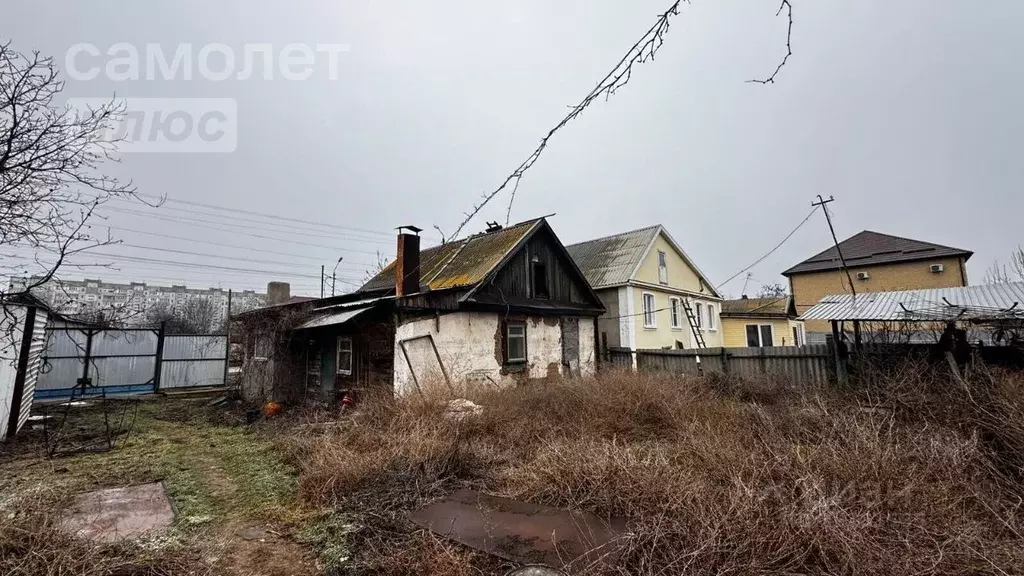 Дом в Астраханская область, Астрахань ул. Безжонова, 89 (50 м) - Фото 1