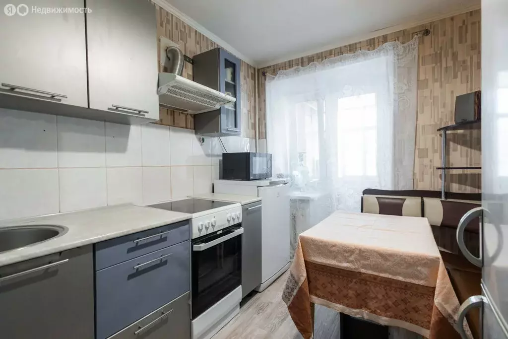 3-комнатная квартира: Томск, улица Клюева, 4 (62 м) - Фото 1