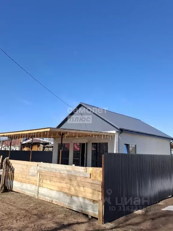 Дом в Оренбургская область, Бузулукский район, Колтубановский ... - Фото 1