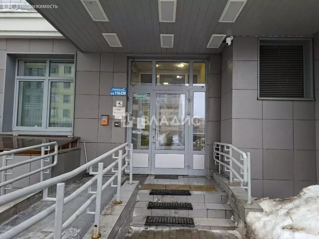 3-комнатная квартира: Москва, улица Адмирала Лазарева, 63 (69 м) - Фото 1