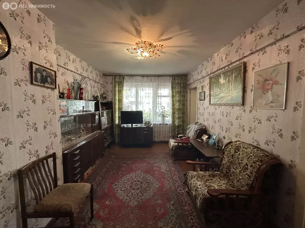 3-комнатная квартира: Брянск, улица Горбатова, 4 (48 м) - Фото 1