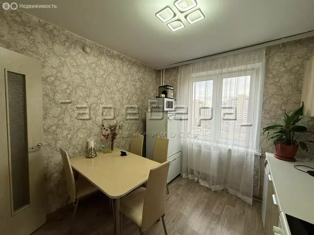 2-комнатная квартира: Красноярск, улица Чернышевского, 120А (58 м) - Фото 1