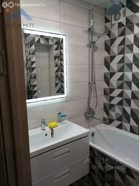 3-комнатная квартира: Вологда, улица Гагарина, 15 (82 м) - Фото 1