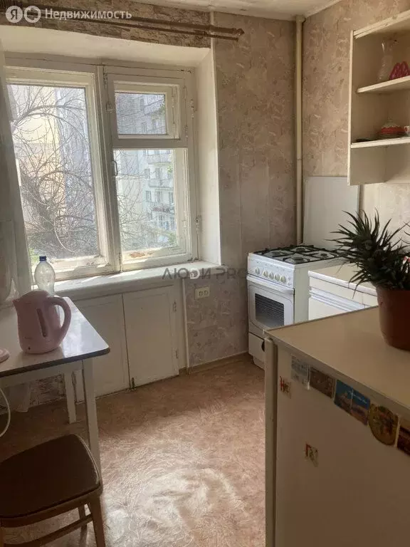 1-комнатная квартира: Саратов, улица имени С.Т. Разина, 75А (35 м) - Фото 0