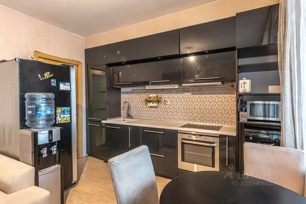 2-к кв. Свердловская область, Екатеринбург ул. Ясная, 33 (67.0 м) - Фото 2