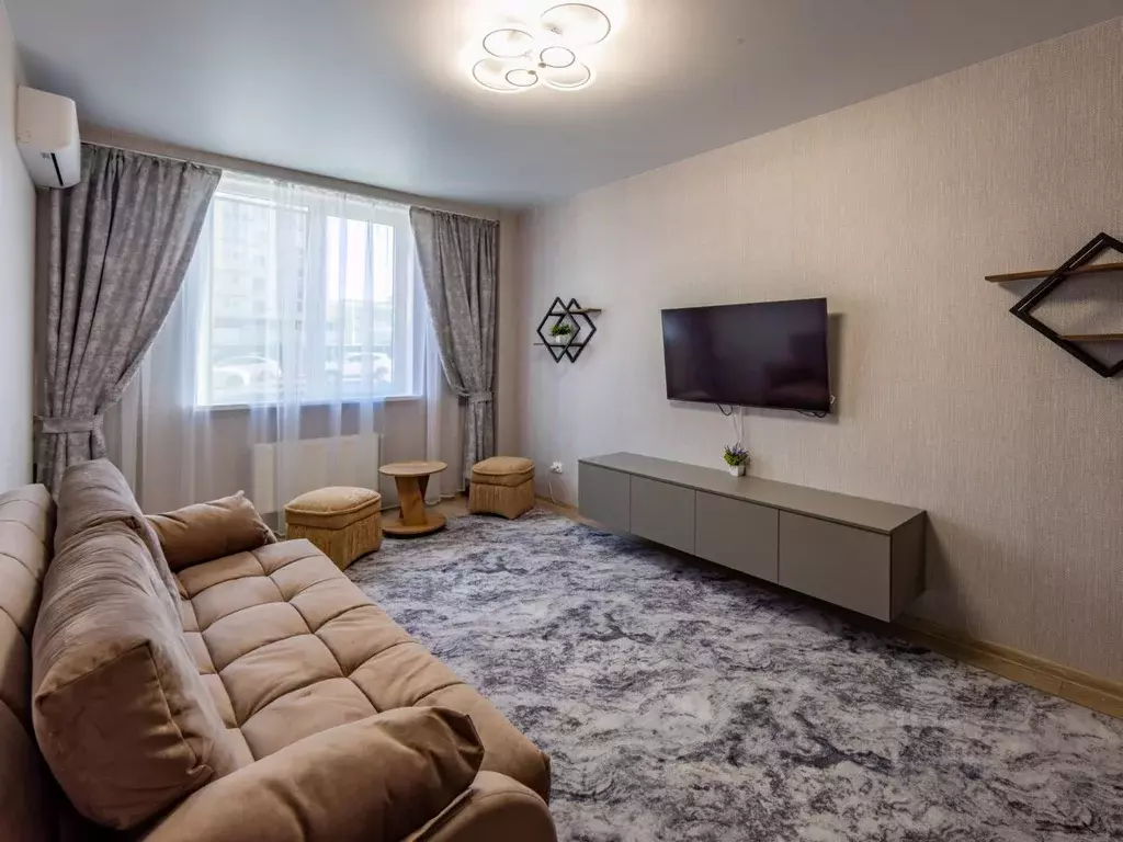 2-к кв. Крым, Симферополь ул. Батурина (61.5 м) - Фото 1