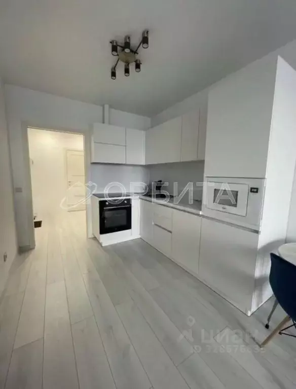 Студия Тюменская область, Тюмень ул. Раушана Абдуллина, 6 (32.8 м) - Фото 1