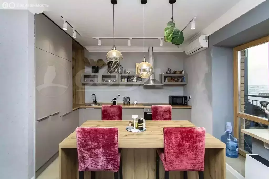 2-комнатная квартира: Тюмень, улица 50 лет Октября, 4 (100 м) - Фото 1