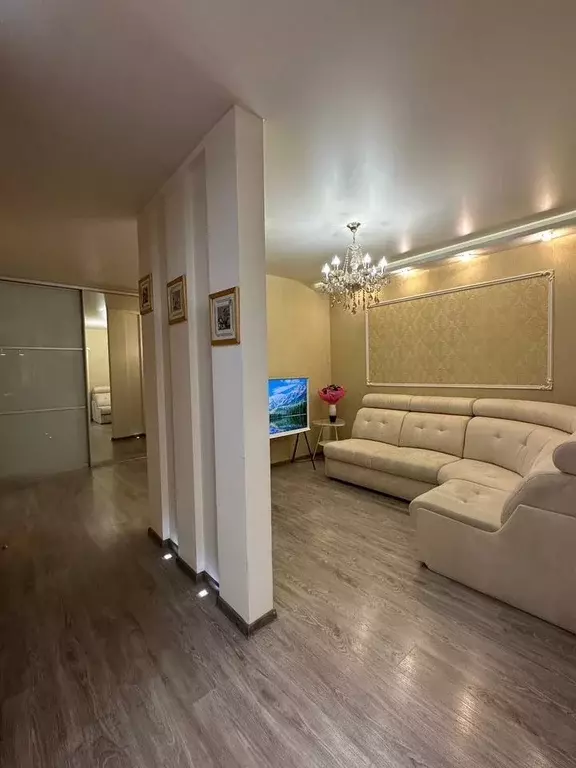 1-к кв. Свердловская область, Екатеринбург ул. Щорса, 109 (51.0 м) - Фото 1