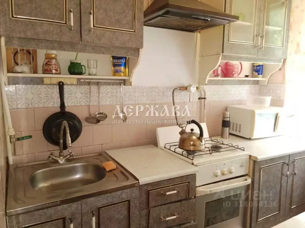 2-к кв. Белгородская область, Старый Оскол Интернациональный мкр, 10 ... - Фото 0