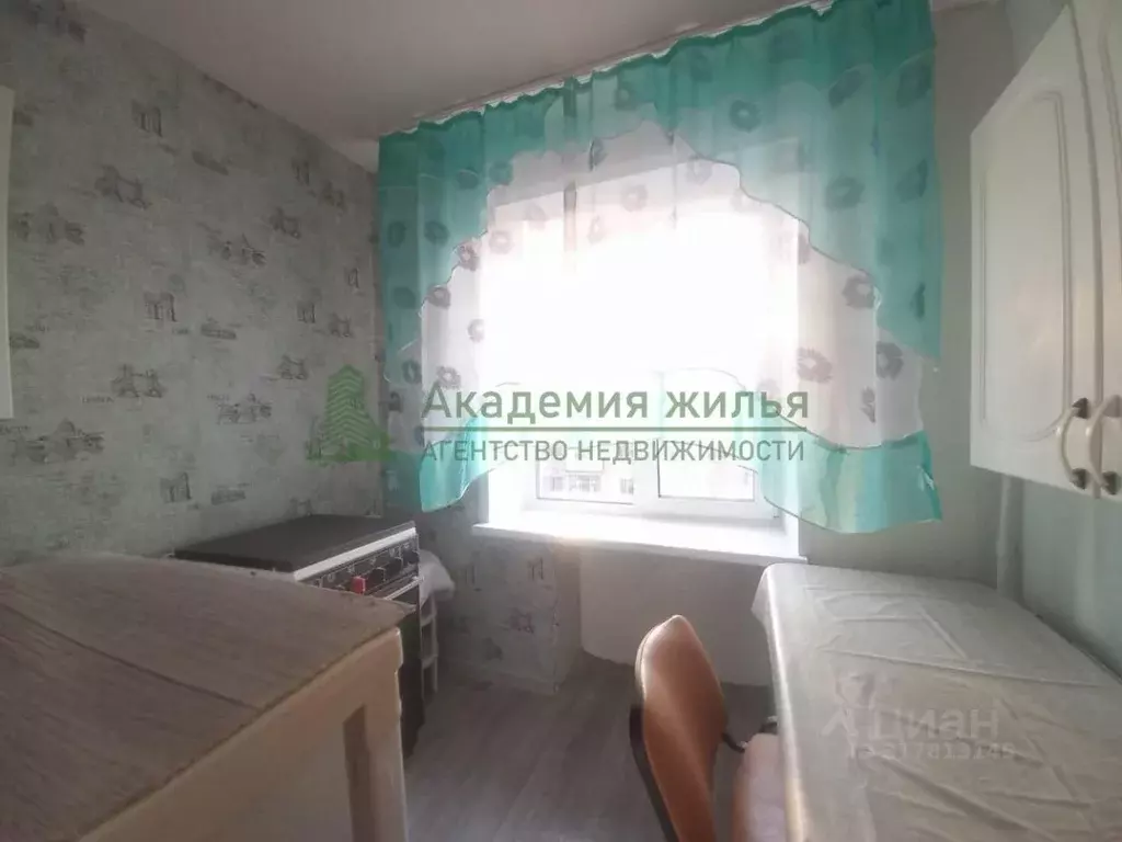 2-к кв. Саратовская область, Энгельс 1-й мкр, 13 (46.2 м) - Фото 0