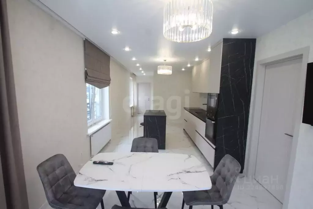 2-к кв. Тюменская область, Тюмень ул. 50 лет Октября, 57Бк1 (70.0 м) - Фото 1