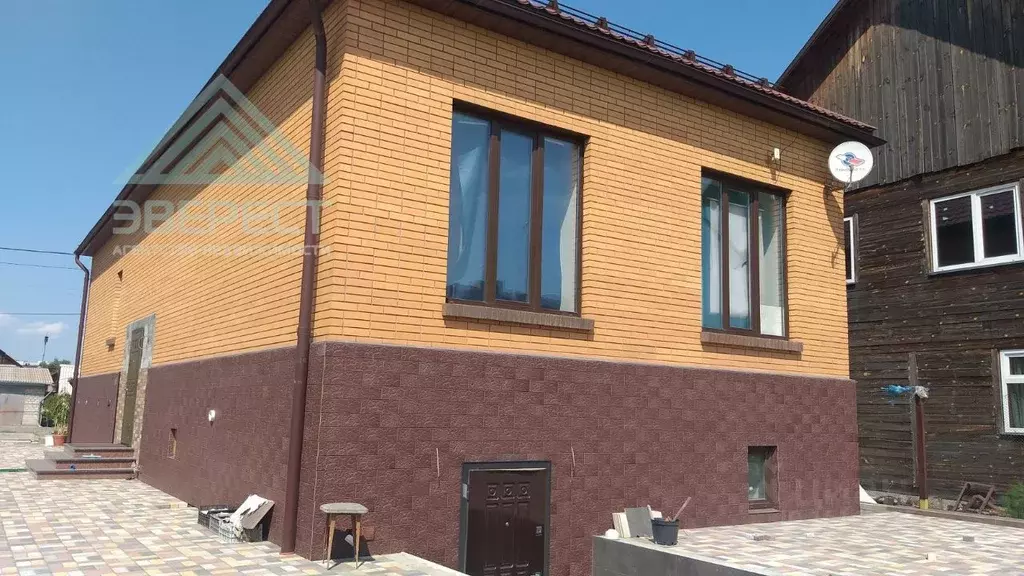 Дом в Хакасия, Абакан просп. Ленина (250 м) - Фото 1