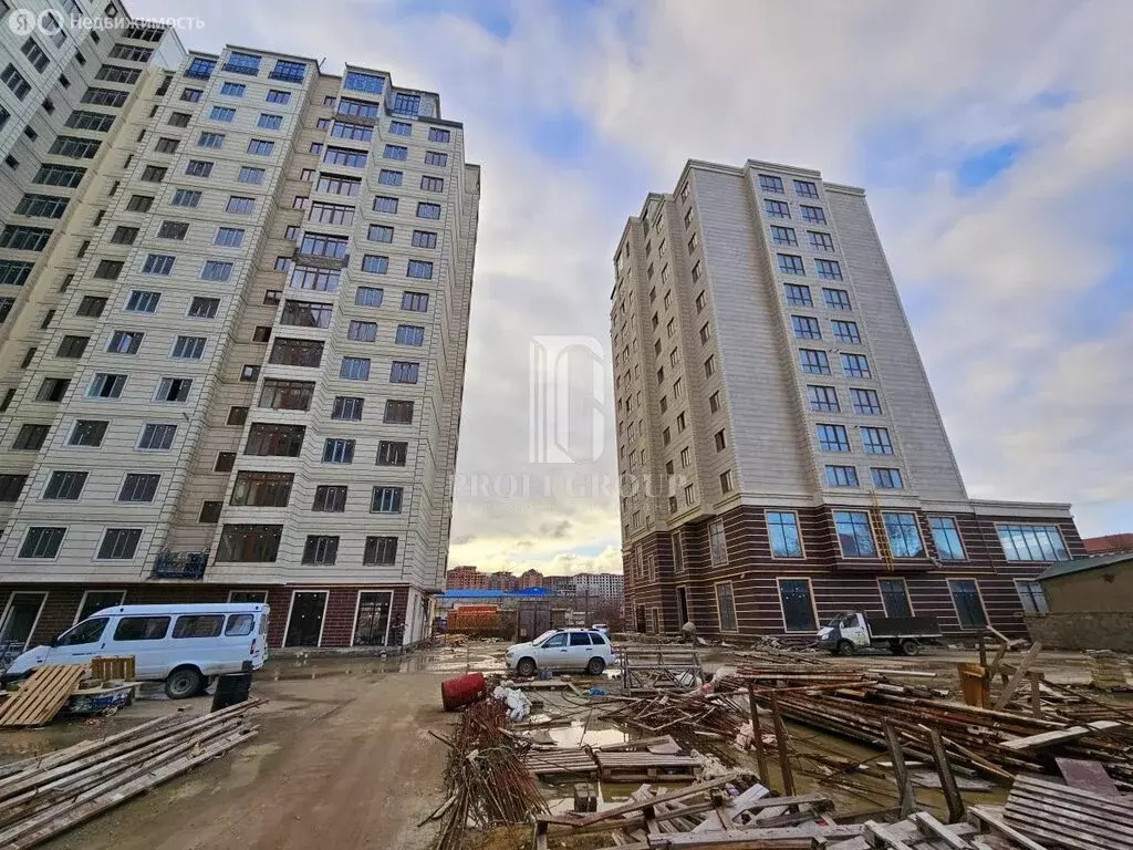 3-комнатная квартира: Махачкала, улица Азизова, 32 (110 м) - Фото 1
