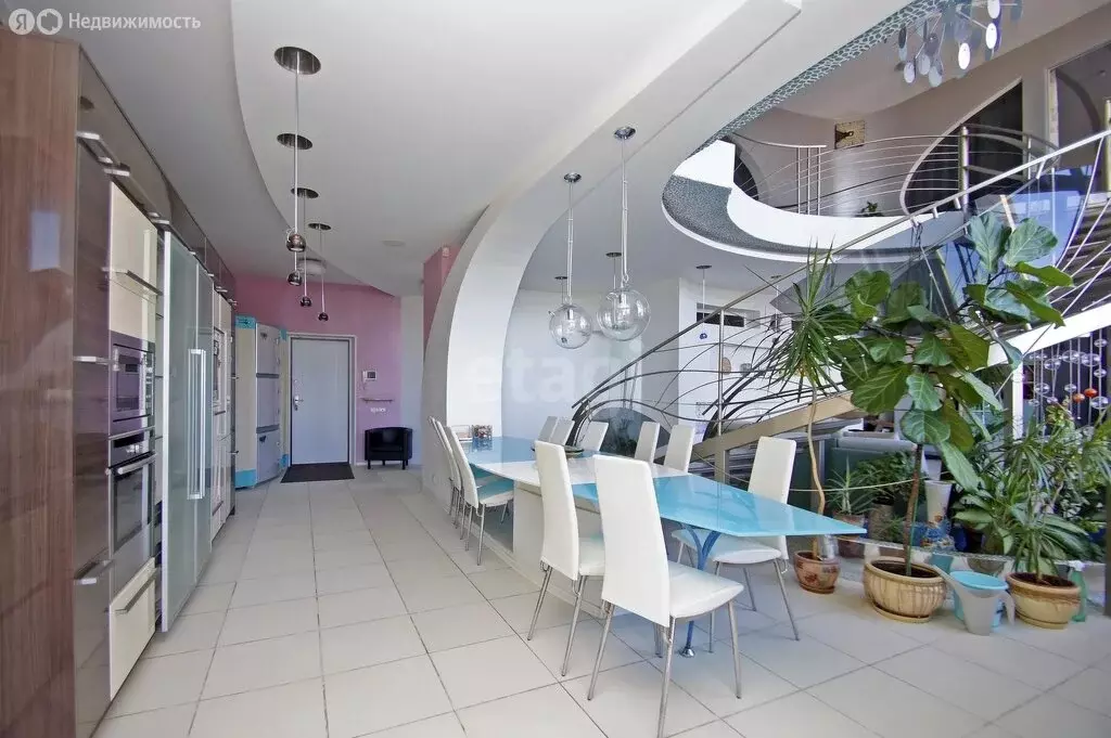 3-комнатная квартира: Омск, улица Фрунзе, 1к3 (232 м) - Фото 1