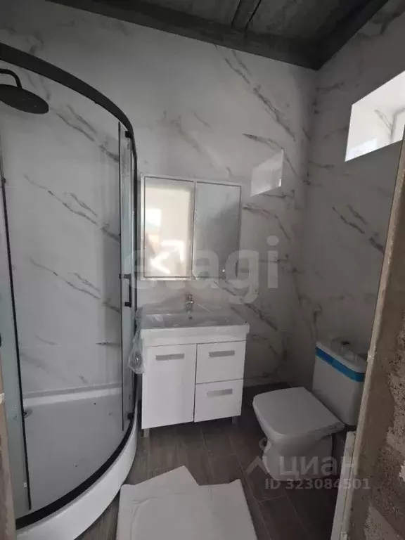 Дом в Тюменская область, Тюмень ул. Нижневартовская (400 м) - Фото 1