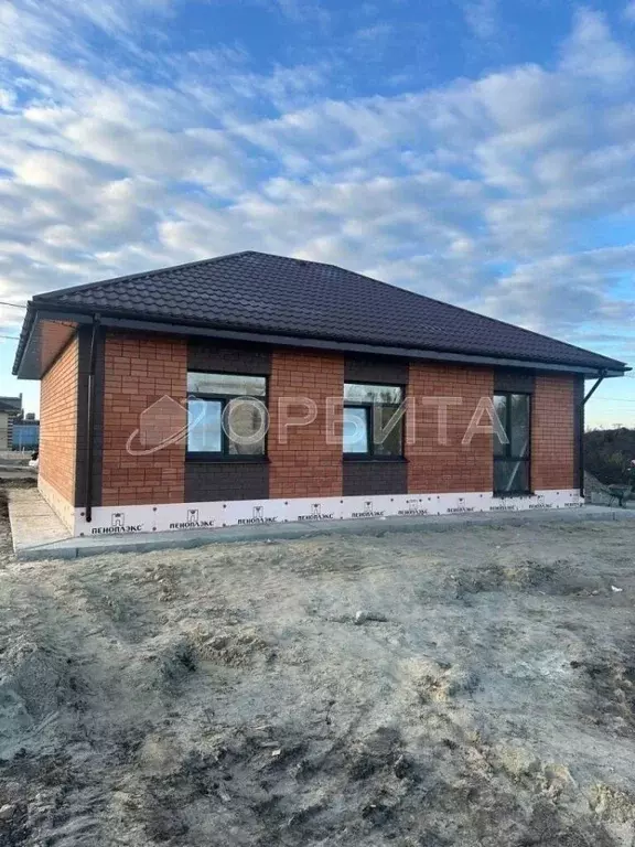 Дом в Тюменская область, Тюмень Центральная пл. (96 м) - Фото 1